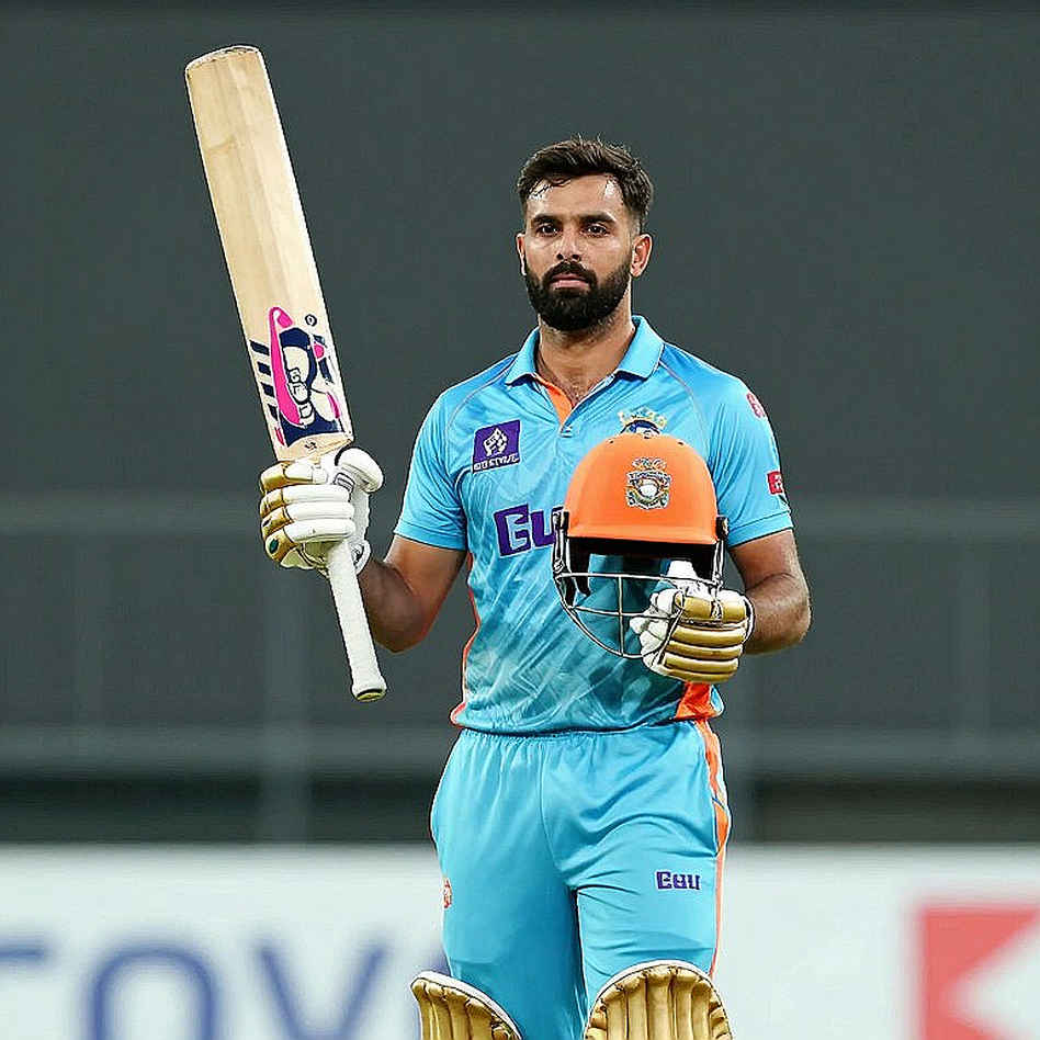 জাদেজা কেন খেলছেন না: একটি ডেড রবার, তিনবার পুনর্নির্মিত ডেটাসেট, আর একটি স্প্রেডশিট যা রোমান্টিক হতে অস্বীকার করল