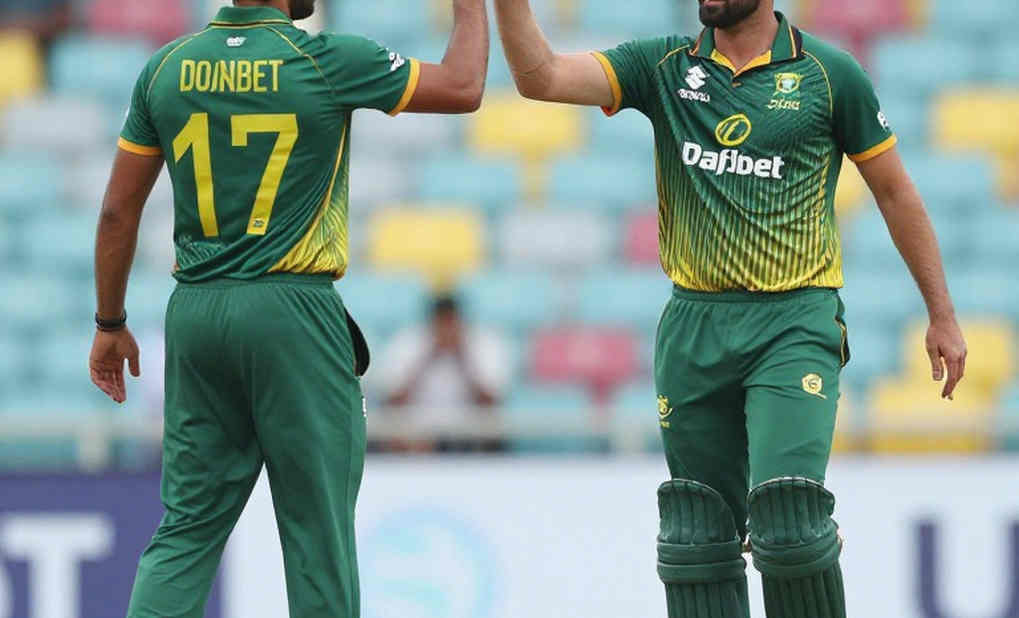 ইংলিসের ১০২ রানে ভর করে অস্ট্রেলিয়ার নিয়ন্ত্রণ, তবু শেষ ইনিংসের চ্যালেঞ্জেই লুকিয়ে ম্যাচের আসল পরীক্ষা
