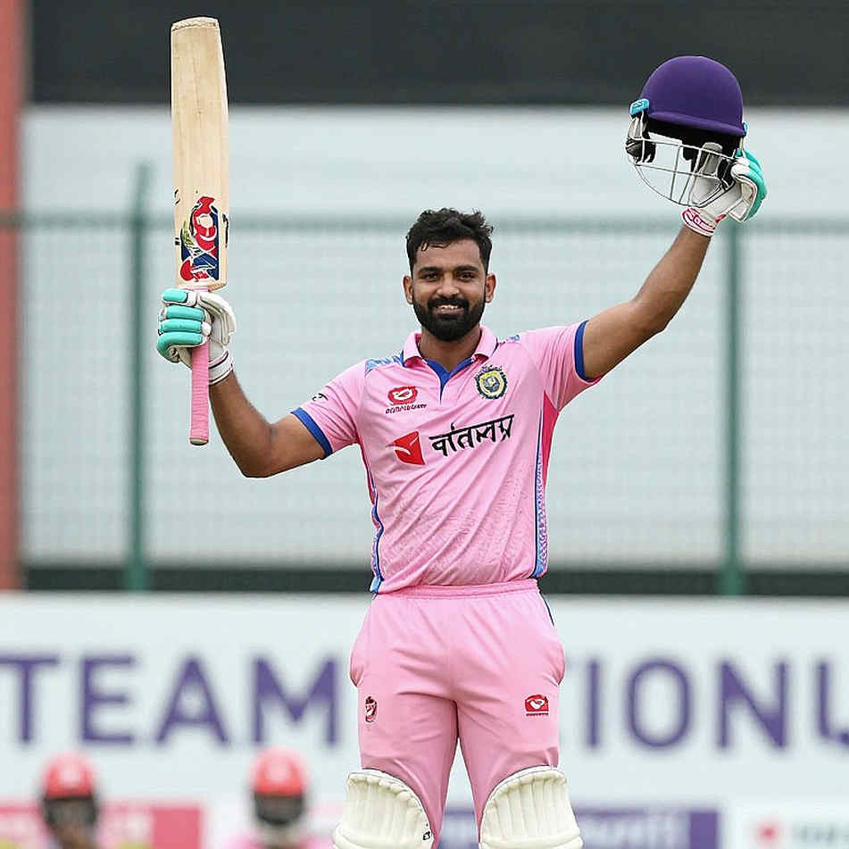 ক্লজের ভাষায় ক্রিকেট: ফ্র্যাঞ্চাইজি বাজারে স্মার্ট কন্ট্রাক্ট আর টাকার পায়ের ছাপ