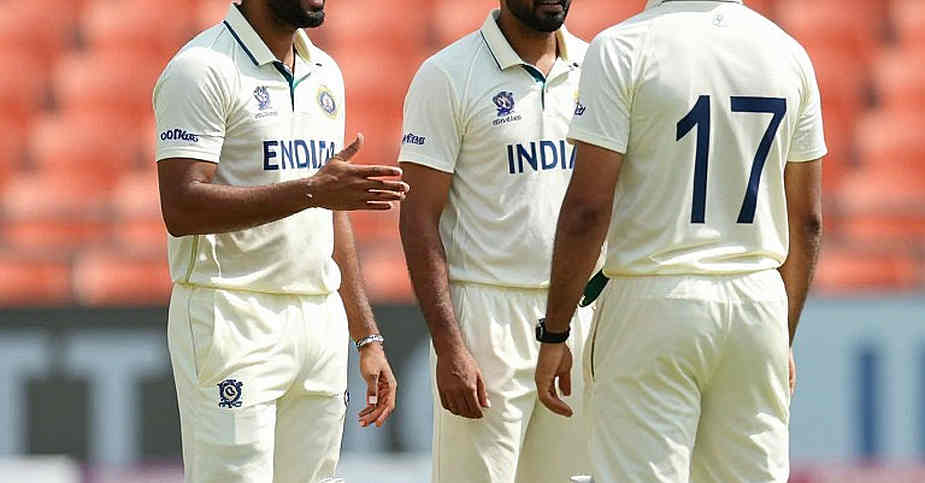 চিন্নাস্বামীর ডাগআউটে বসে থাকা কিশোর, আর একটা অসমাপ্ত সিরিজের হিসাব