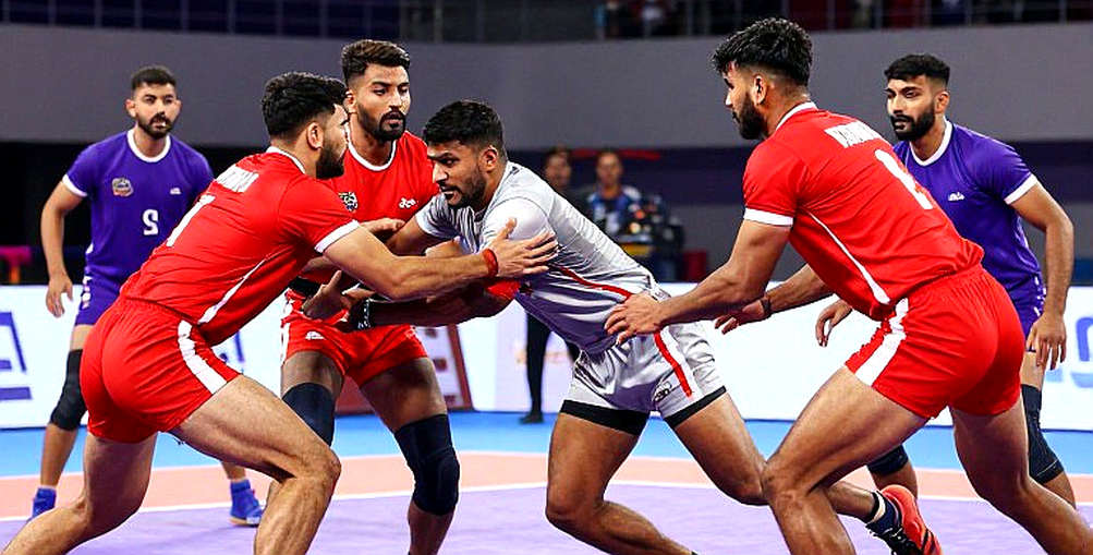 ছয় ফুটের লাফ, আড়াই কোটির দাম: পবন সেহরাওয়াতের আকাশে যে ফাঁকটা ক্যামেরা দেখে না